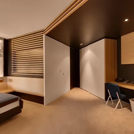 Lone By Maistra Collection 5*