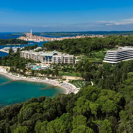 Lone By Maistra Collection