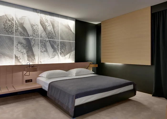 Lone By Maistra Collection