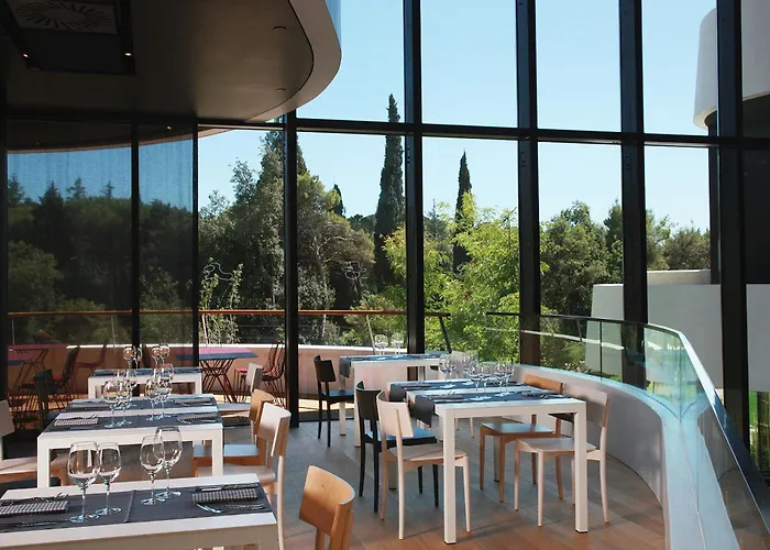 Lone By Maistra Collection