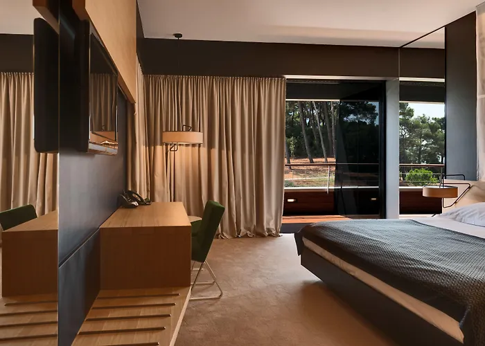 Lone By Maistra Collection Hotel 5*