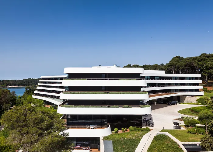 Lone By Maistra Collection 5*