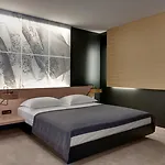 Lone By Maistra Collection