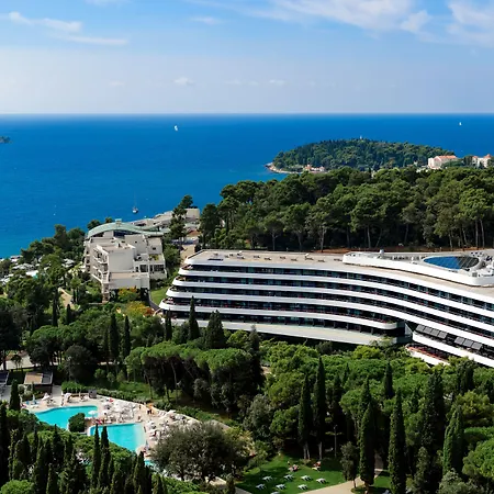 Lone By Maistra Collection