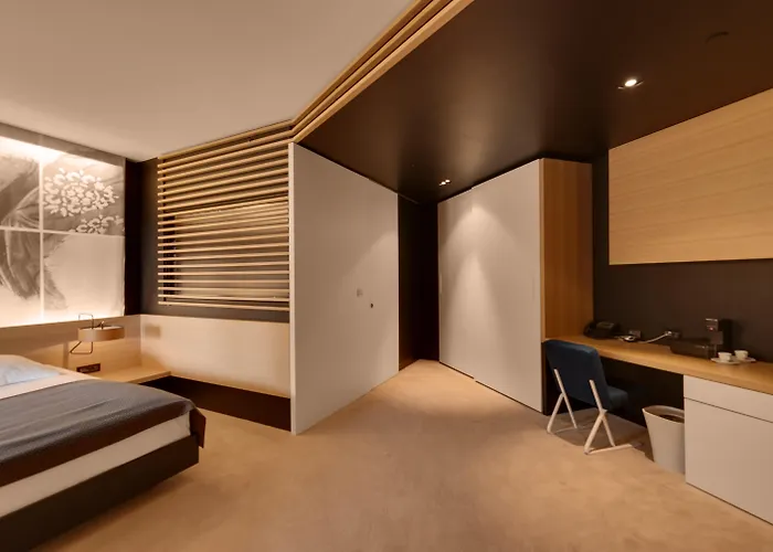 Lone By Maistra Collection 5*