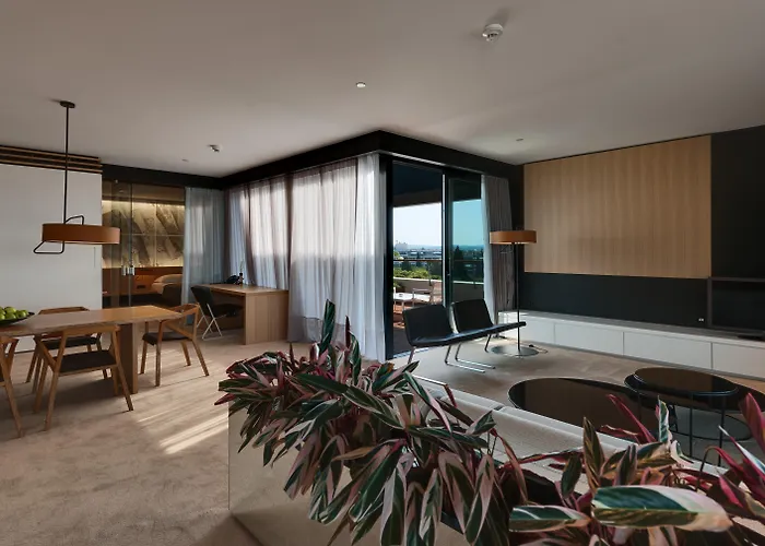 Lone By Maistra Collection Hotel