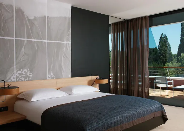 Lone By Maistra Collection Hotel