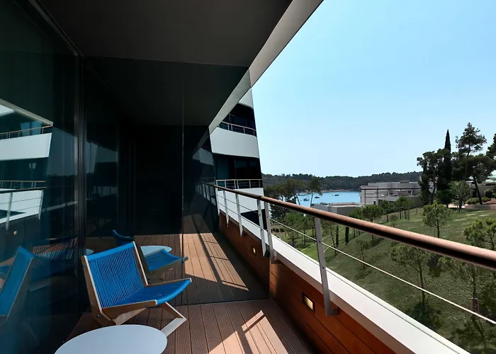 Lone By Maistra Collection 5*