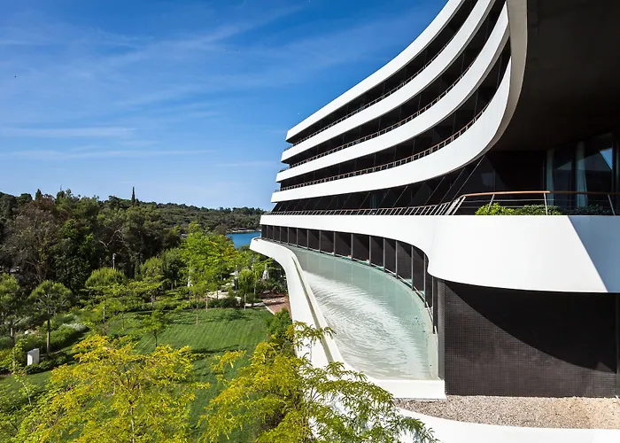 Lone By Maistra Collection Hotel