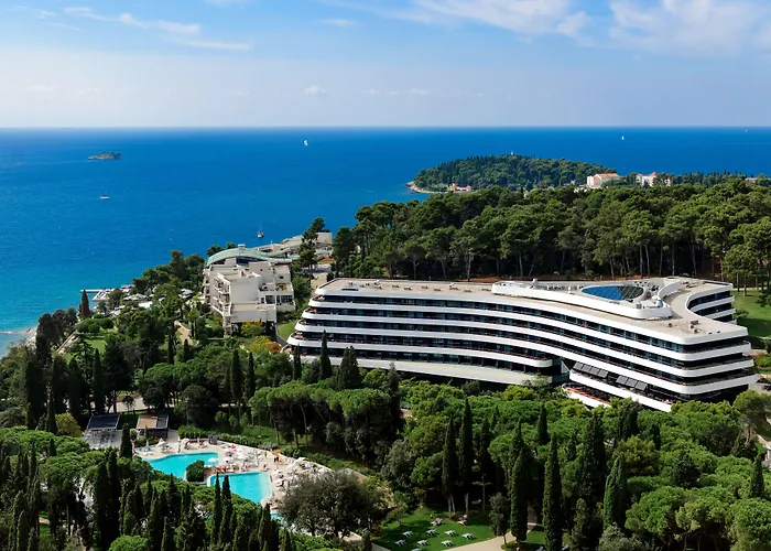 Lone By Maistra Collection