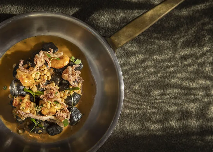 Lone By Maistra Collection