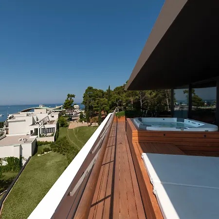 Lone By Maistra Collection