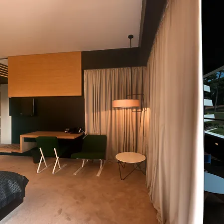 Lone By Maistra Collection Hotel