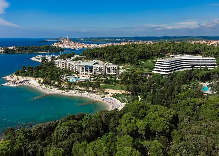 Lone By Maistra Collection