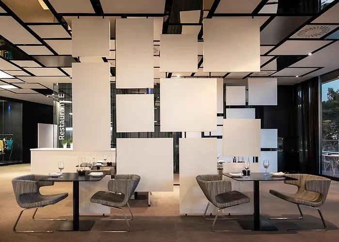 Lone By Maistra Collection 로비니