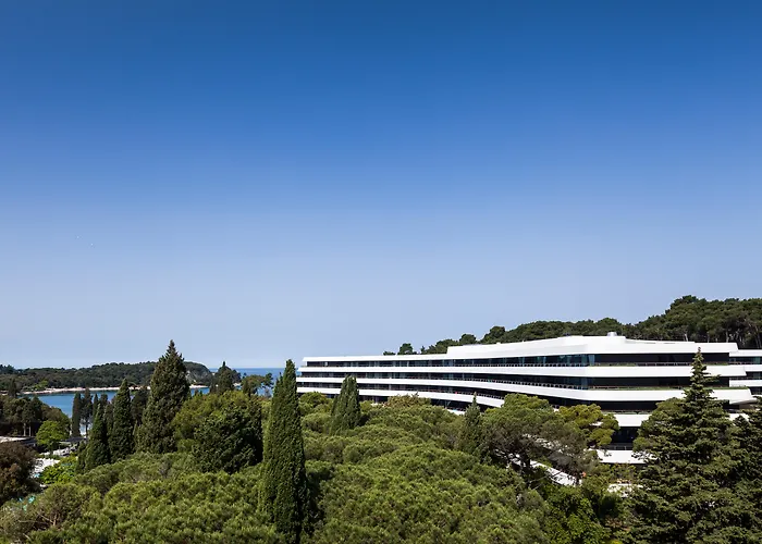 Lone By Maistra Collection