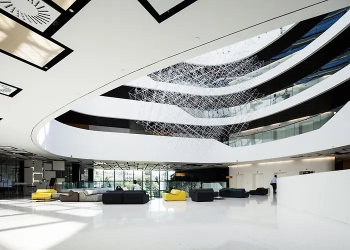 Lone By Maistra Collection 로비니