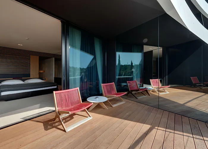 Lone By Maistra Collection 5*