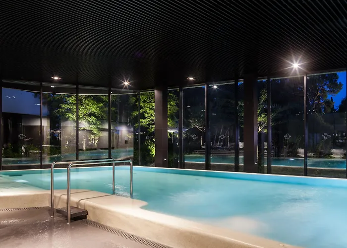 Lone By Maistra Collection 로비니